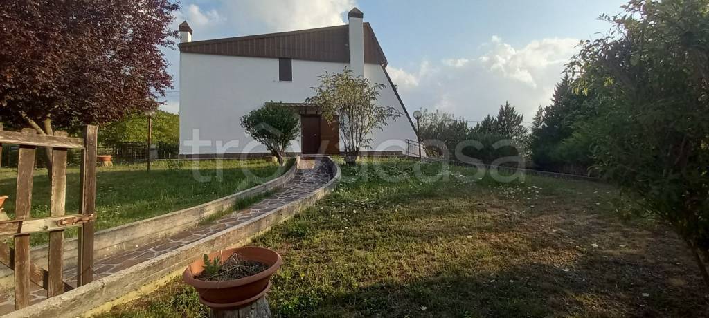 casa indipendente in vendita a Montereale in zona Marana