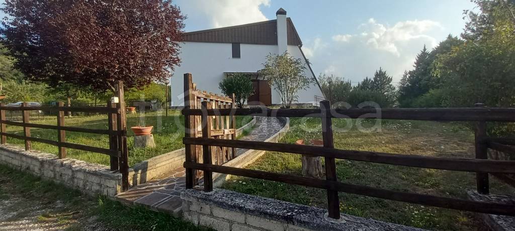 casa indipendente in vendita a Montereale in zona Marana