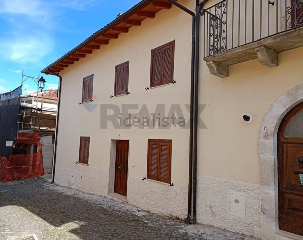 appartamento in vendita a Montereale in zona San Giovanni