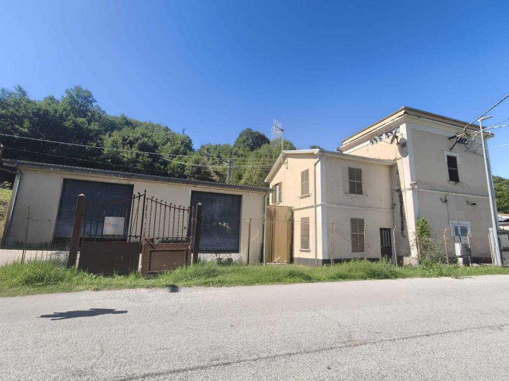 appartamento in vendita a Montereale in zona Piedicolle