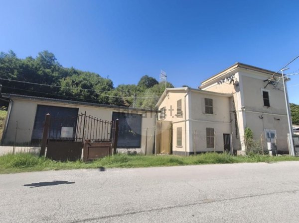 appartamento in vendita a Montereale in zona Piedicolle