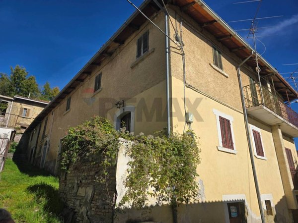 casa indipendente in vendita a Montereale in zona Cavallari