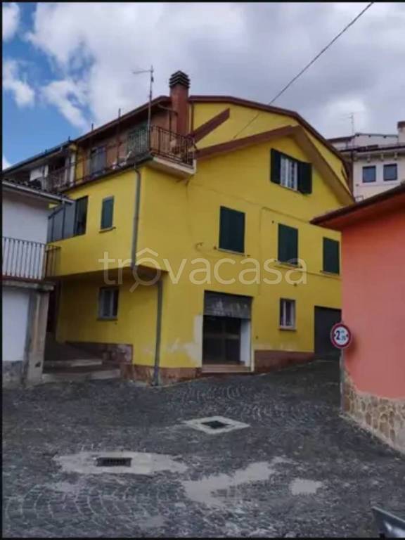 casa indipendente in vendita a Montereale