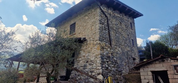 casa indipendente in vendita a Morino