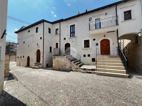 appartamento in vendita a Navelli in zona Civitaretenga