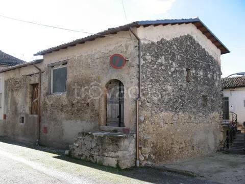 casa indipendente in vendita a Navelli in zona Civitaretenga