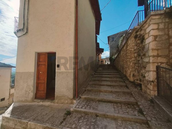casa indipendente in vendita a Navelli