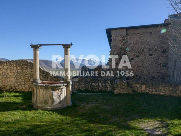 casa indipendente in vendita a Navelli