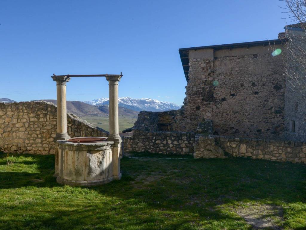 casa indipendente in vendita a Navelli