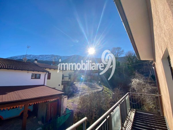 intera palazzina in vendita ad Ocre in zona San Felice