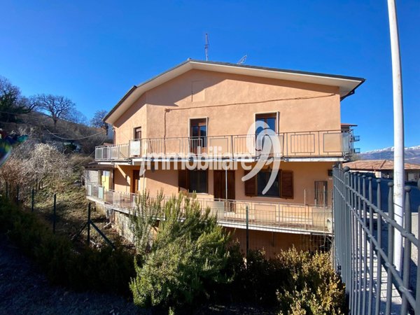 intera palazzina in vendita ad Ocre in zona San Felice