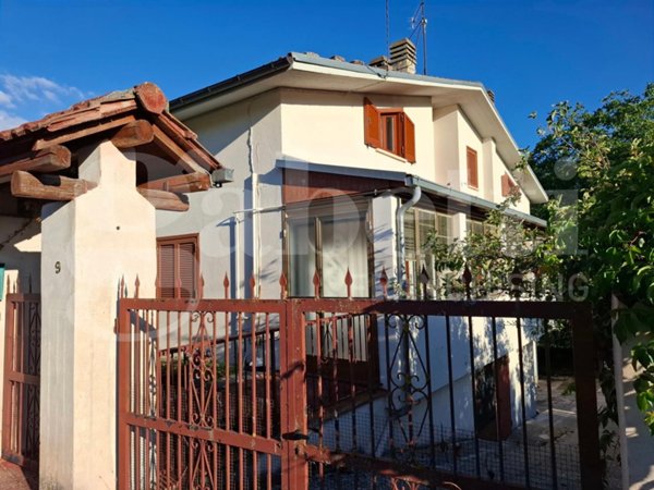 casa indipendente in vendita ad Ocre in zona San Martino
