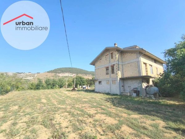 casa indipendente in vendita ad Ocre in zona Cavalletto