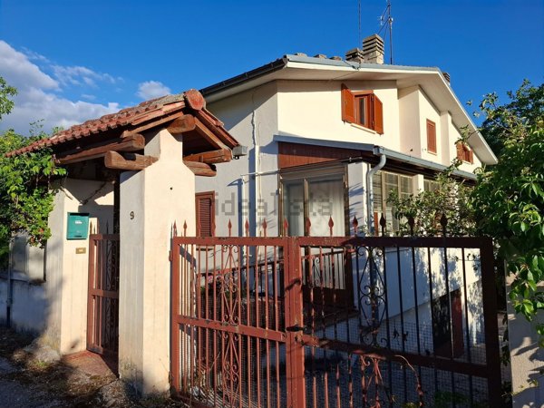 casa indipendente in vendita ad Ocre in zona San Martino