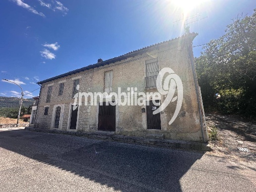 casa indipendente in vendita ad Ocre in zona San Felice