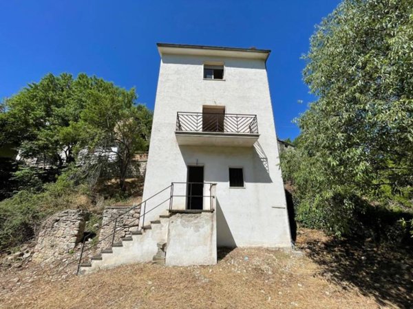 casa indipendente in vendita ad Ofena