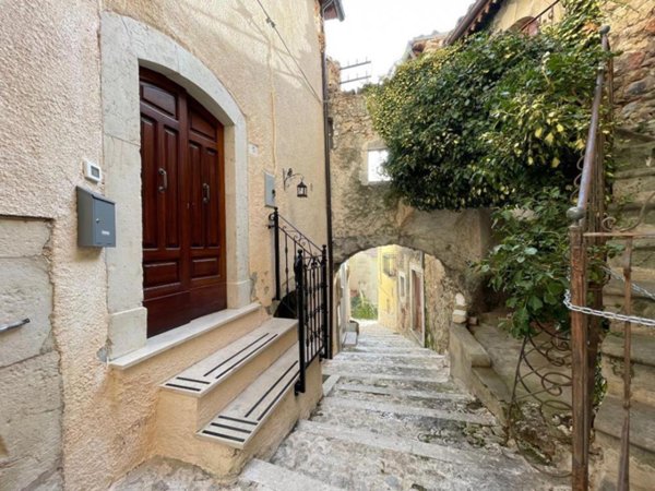 casa indipendente in vendita ad Ofena