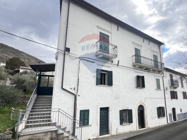 casa indipendente in vendita ad Ofena
