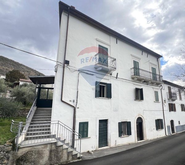 casa indipendente in vendita ad Ofena
