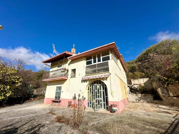 casa indipendente in vendita ad Ofena