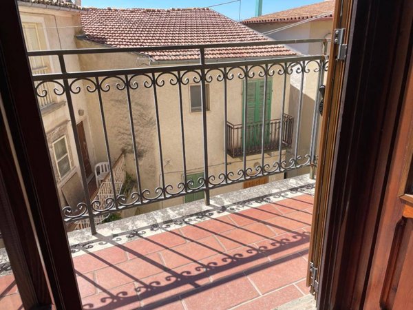 intera palazzina in vendita ad Ofena