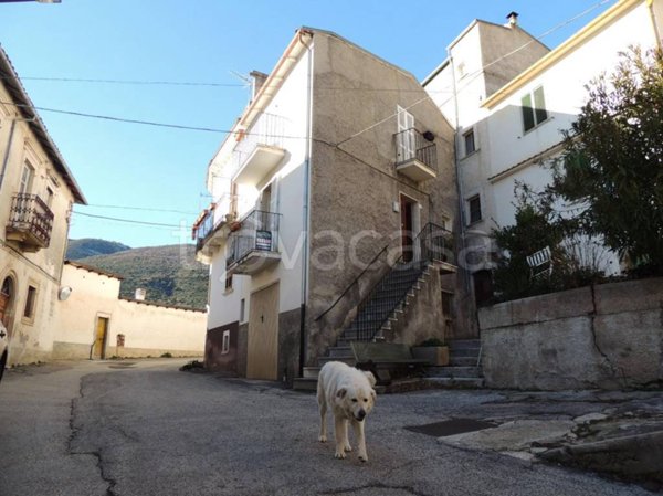 casa indipendente in vendita ad Ofena