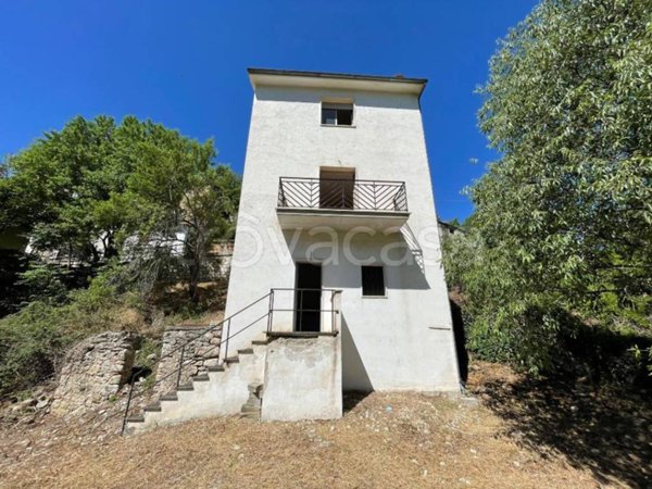 casa indipendente in vendita ad Ofena