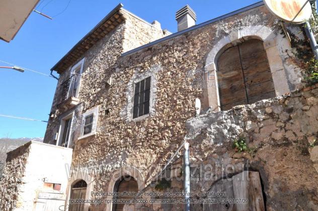 trivano in vendita ad Ofena