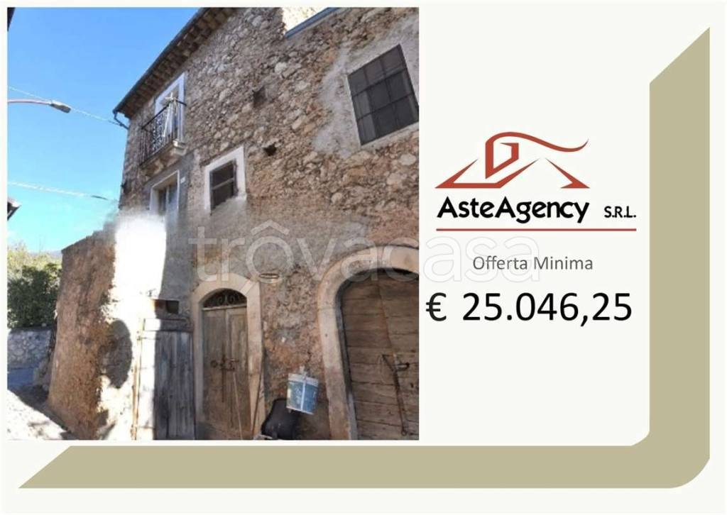 casa indipendente in vendita ad Ofena