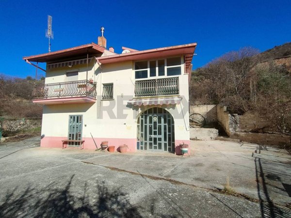 casa indipendente in vendita ad Ofena