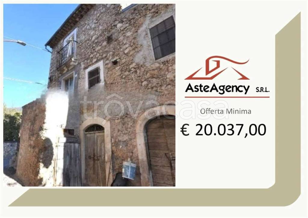casa indipendente in vendita ad Ofena in zona Cappuccini