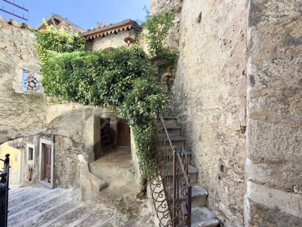 appartamento in vendita ad Ofena in zona Cappuccini