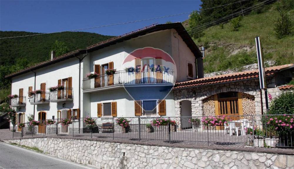 casa indipendente in vendita ad Opi