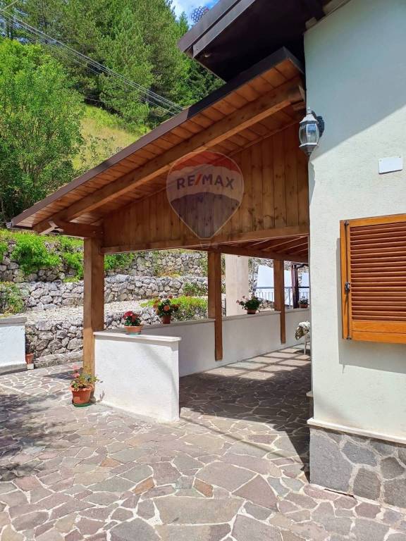 casa indipendente in vendita ad Opi