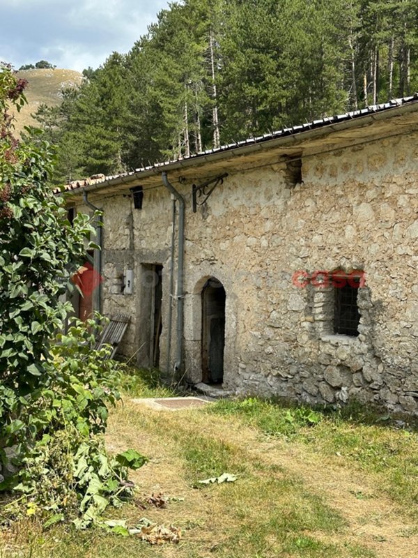 casa indipendente in vendita ad Opi