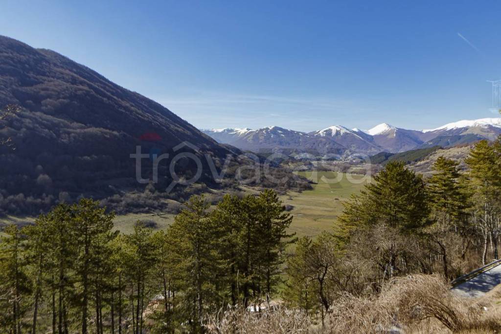 casa indipendente in vendita ad Opi