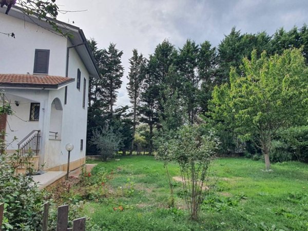 casa indipendente in vendita ad Oricola
