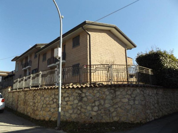 intera palazzina in vendita ad Oricola