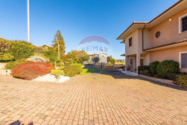 casa indipendente in vendita ad Oricola