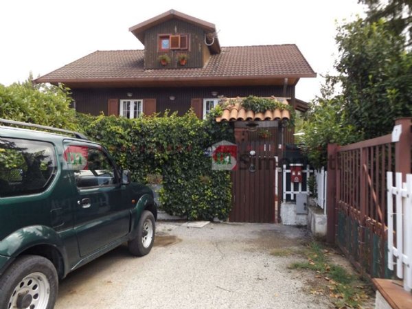 casa indipendente in vendita ad Oricola