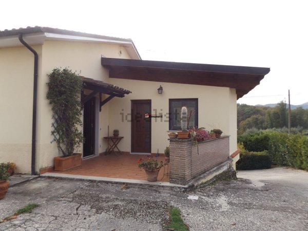 casa indipendente in vendita ad Oricola