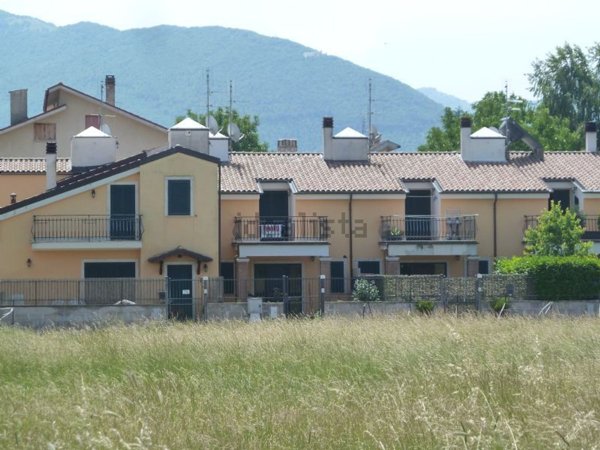 casa indipendente in vendita ad Oricola