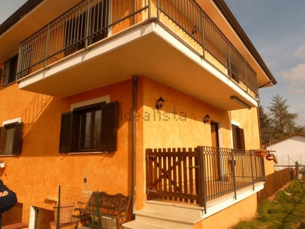 casa indipendente in vendita ad Oricola