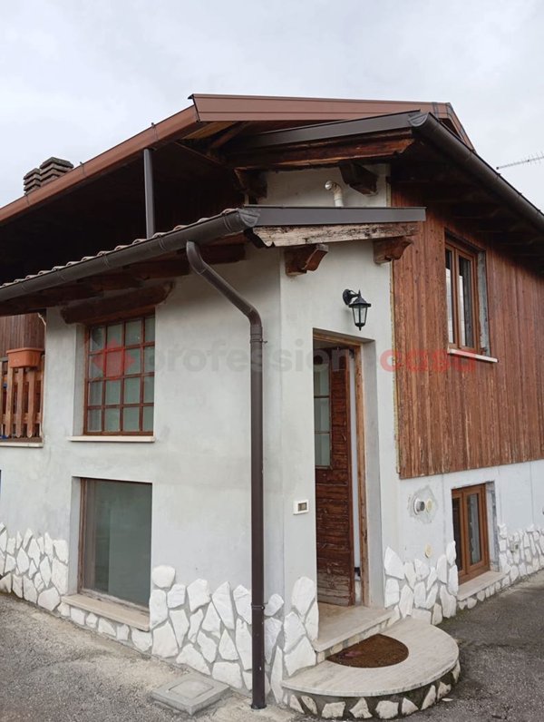 casa indipendente in vendita ad Oricola