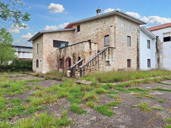 casale in vendita ad Oricola