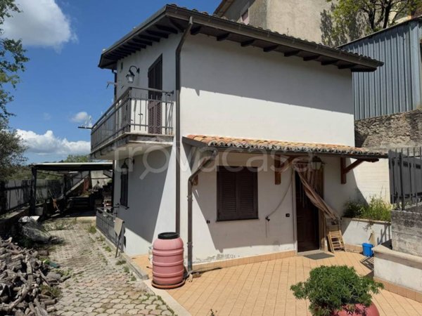 casa indipendente in vendita ad Oricola