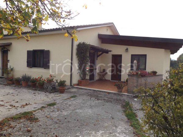 casa indipendente in vendita ad Oricola