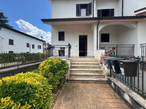 casa indipendente in vendita ad Oricola