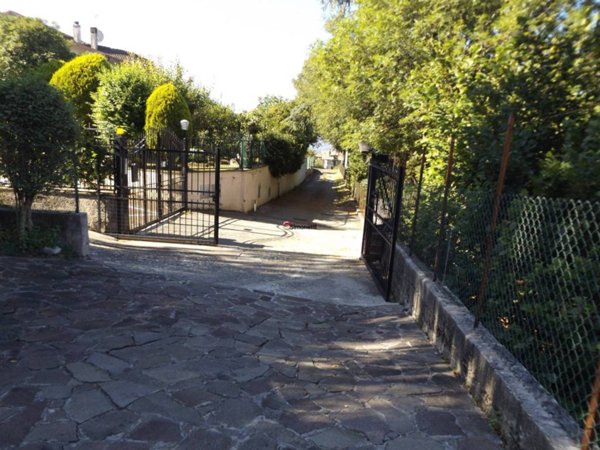 casa indipendente in vendita ad Oricola