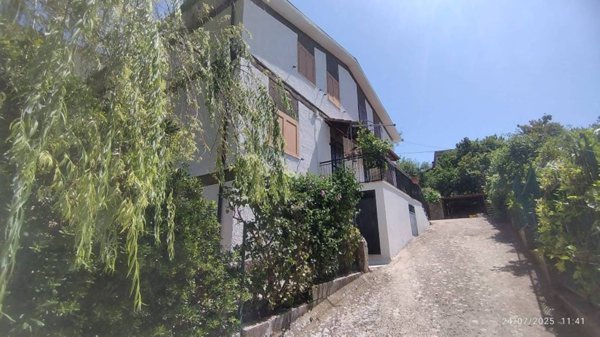 casa indipendente in vendita ad Oricola